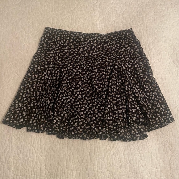 Hollister Mini Flower Utlra High Rise Skirt. - Picture 4 of 4